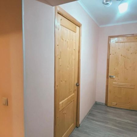 2 Комн Квартира На Новой Площади Apartment Almaty Ngoại thất bức ảnh