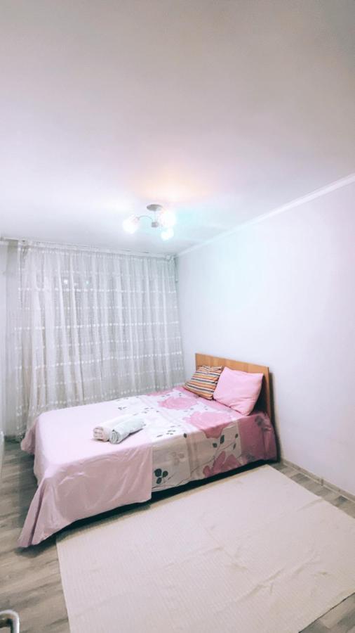 2 Комн Квартира На Новой Площади Apartment Almaty Ngoại thất bức ảnh