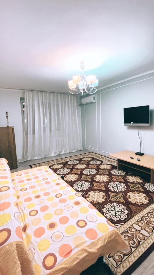 2 Комн Квартира На Новой Площади Apartment Almaty Ngoại thất bức ảnh