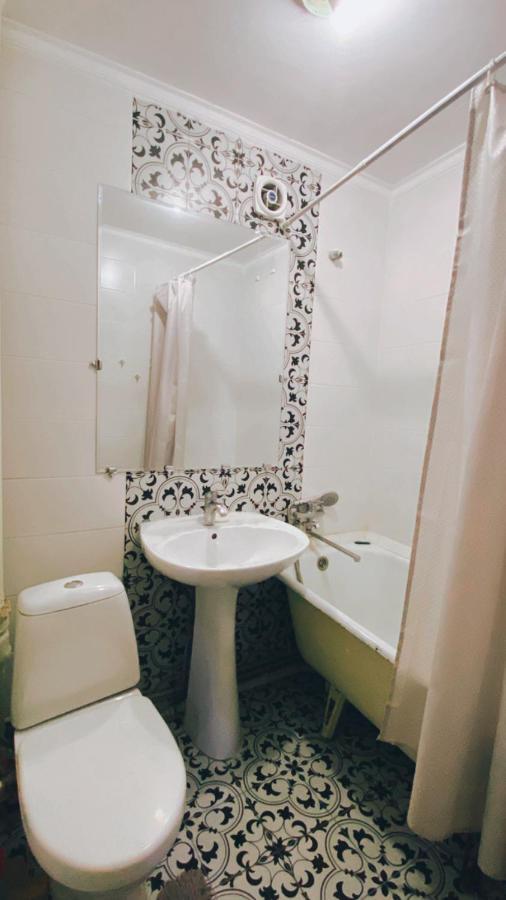 2 Комн Квартира На Новой Площади Apartment Almaty Ngoại thất bức ảnh